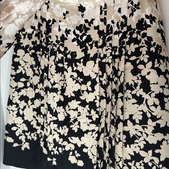 Ann Taylor petite floral silk skirt size 4p - Picture 3 of 6